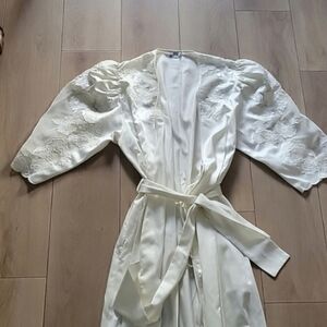 NATORI Vintage Silk Ivory Robe
